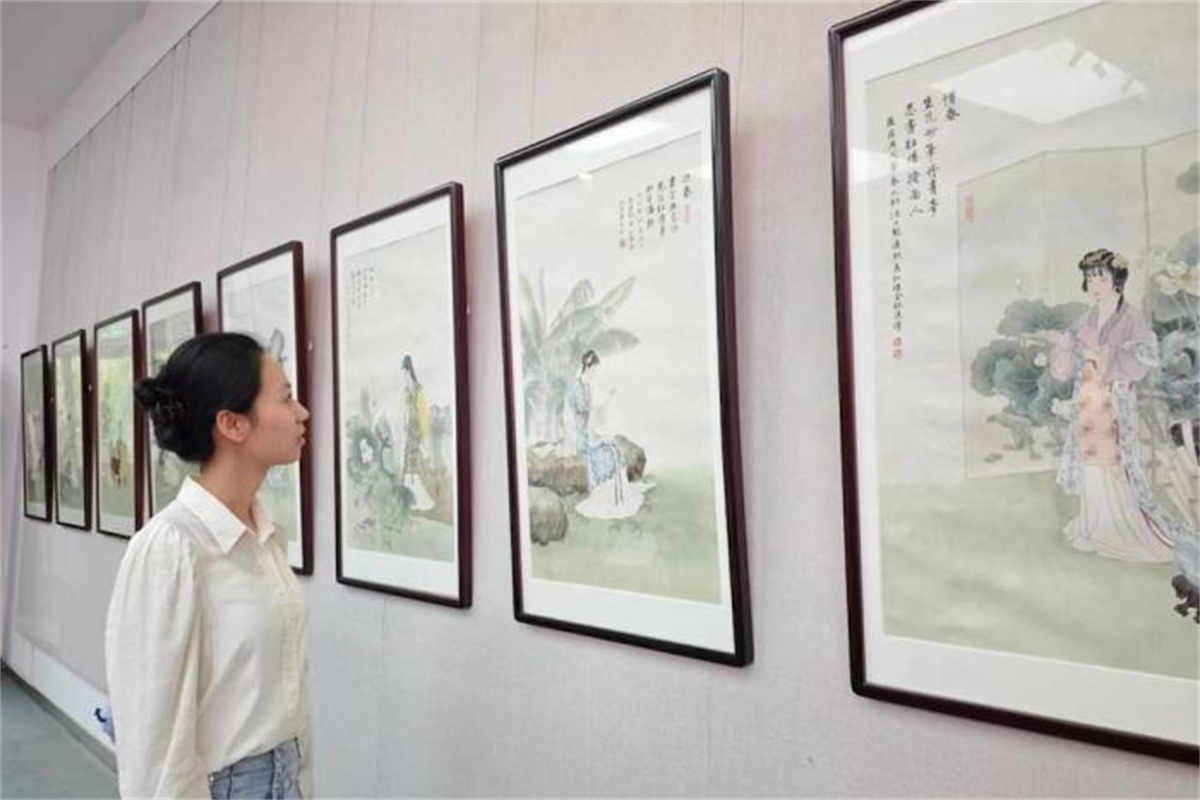 56点の『紅楼夢』シリーズの書画作品が馮其庸学術館に展示されている